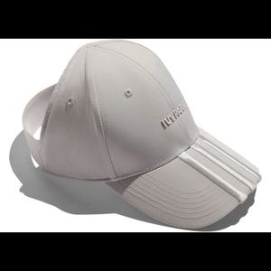 BEYONCÉ IVY PARK WHITE BACKLESS CAP.